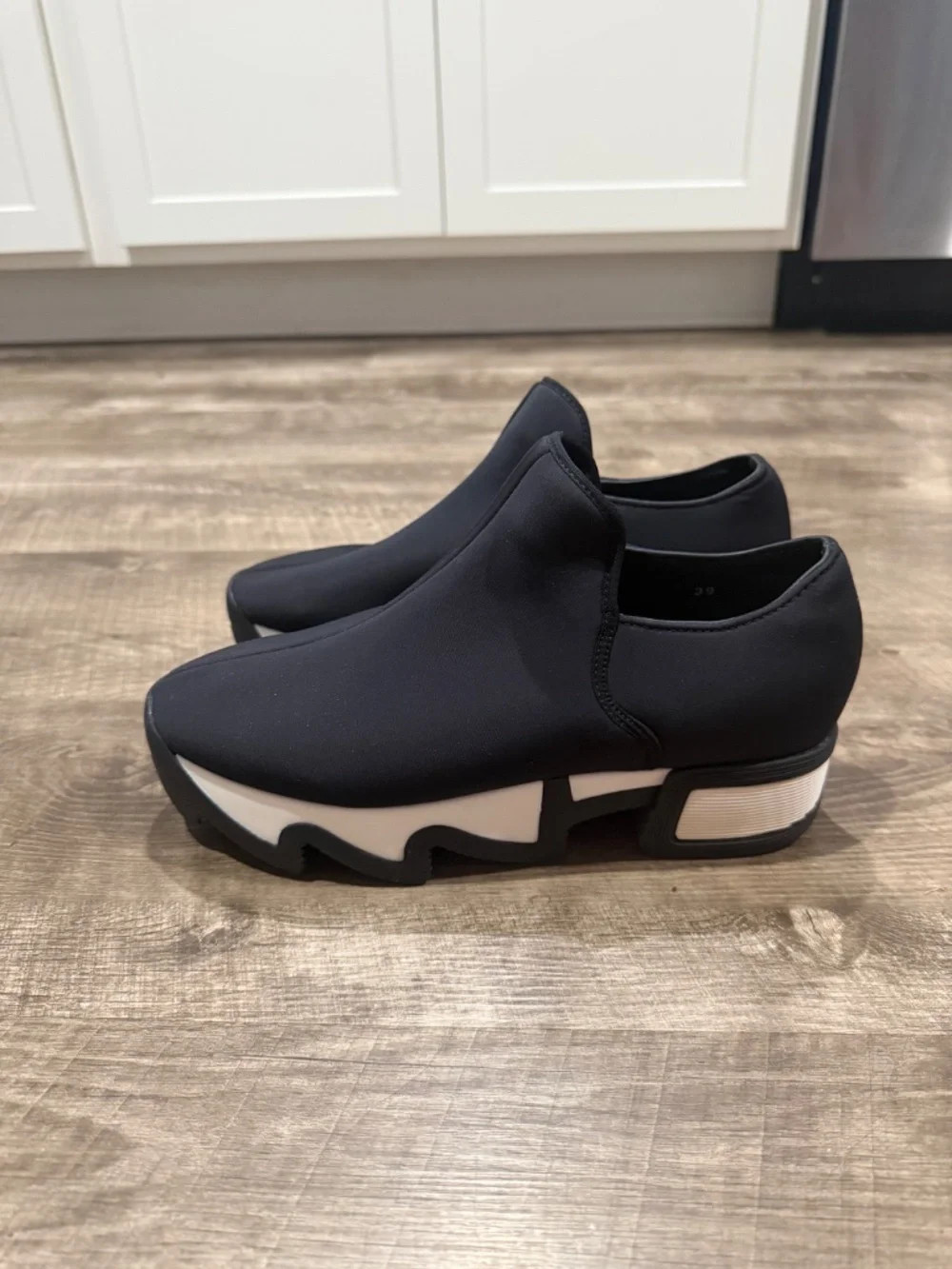 IRI NYC Women's Black Outline Neoprene Vegan Sneakers Size 39 US 8.5 EUC! $198